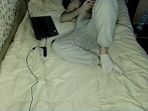 Snapshot of bul_boy chatting on April 3, 2026, 6:39 pm bul boy online show from April 3, 2026, 6:39 pm