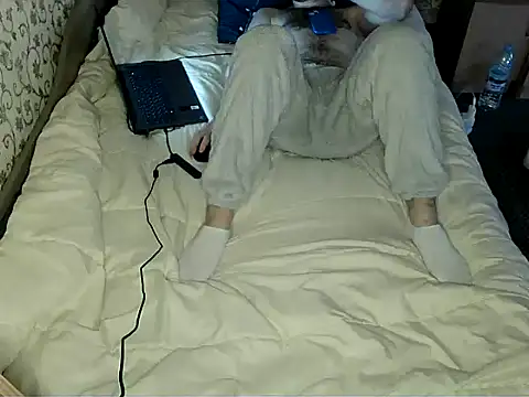 Snapshot of bul_boy chatting on April 4, 2026, 6:38 pm bul boy online show from April 4, 2026, 6:38 pm