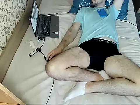 Snapshot of bul_boy chatting on April 5, 2026, 3:53 pm bul boy online show from April 5, 2026, 3:53 pm