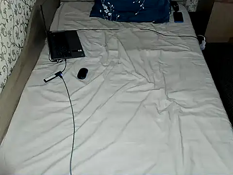 Snapshot of bul_boy chatting on April 7, 2026, 5:35 pm bul boy online show from April 7, 2026, 5:35 pm