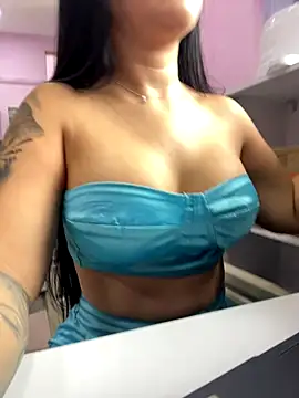 CrisMarulanda online show from December 19, 2025, 6:37 pm