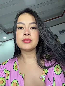 CrisMarulanda online show from February 13, 2026, 4:41 am