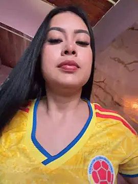 CrisMarulanda online show from June 17, 2026, 5:58 pm