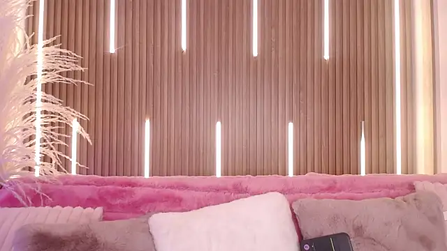 MylaDreams online show from September 30, 2025, 3:22 am