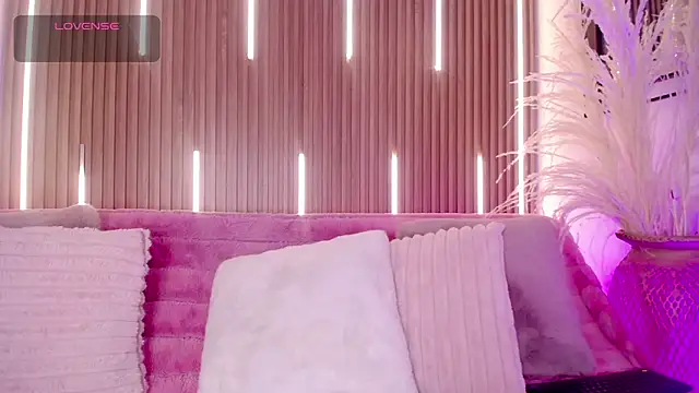 MylaDreams online show from November 11, 2025, 3:50 am