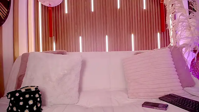 MylaDreams online show from February 6, 2026, 6:07 am