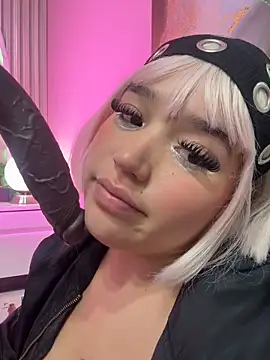 hinata dolly online show from April 29, 2026, 5:30 pm