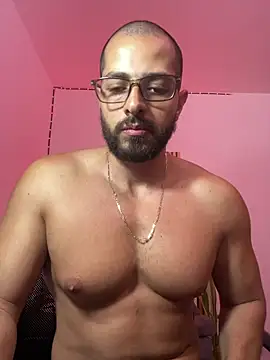 magnumchris online show from April 28, 2026, 11:43 pm