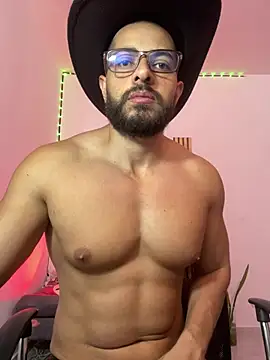 magnumchris online show from June 3, 2026, 2:33 pm
