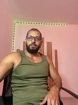 magnumchris online show from July 14, 2026, 7:52 pm