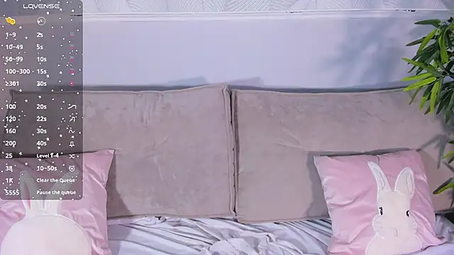 Molly Platt online show from September 30, 2025, 12:04 am