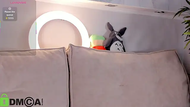 Molly Platt online show from March 19, 2026, 9:13 am