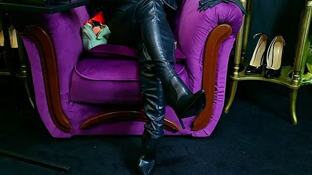 VivianReeve online show from September 25, 2025, 5:22 am