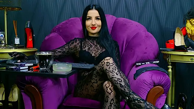 VivianReeve online show from June 15, 2026, 12:18 pm