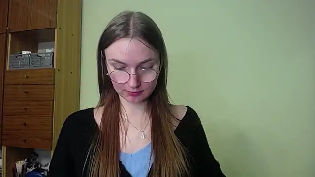 LooveELLYx online show from December 3, 2024, 5:45 pm