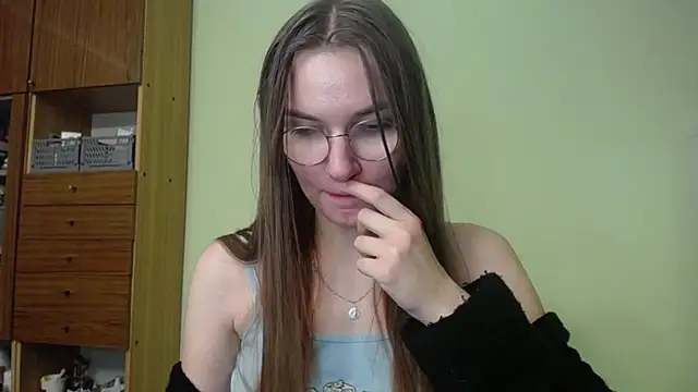LooveELLYx online show from December 5, 2024, 3:17 pm