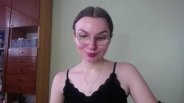 LooveELLYx online show from December 6, 2024, 11:00 am