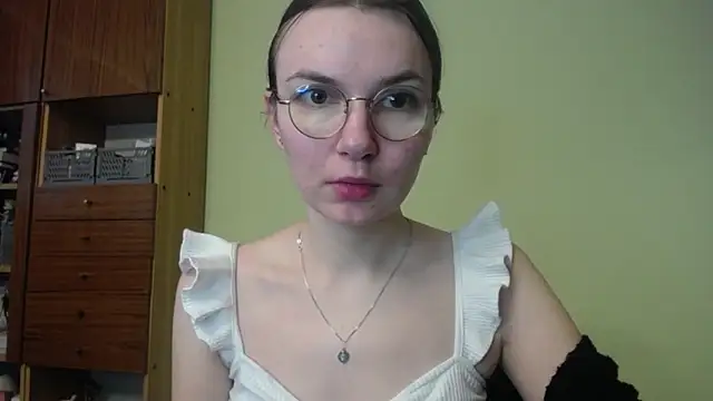 LooveELLYx online show from December 11, 2024, 7:42 am
