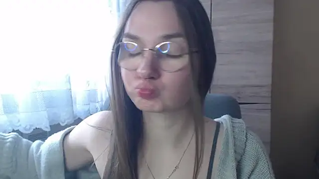 LooveELLYx online show from January 4, 2025, 10:49 am