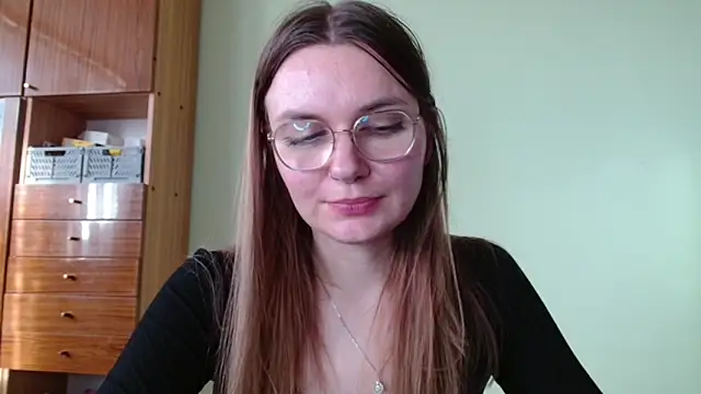 LooveELLYx online show from October 21, 2025, 1:45 pm