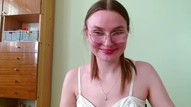 LooveELLYx online show from April 29, 2026, 5:30 pm