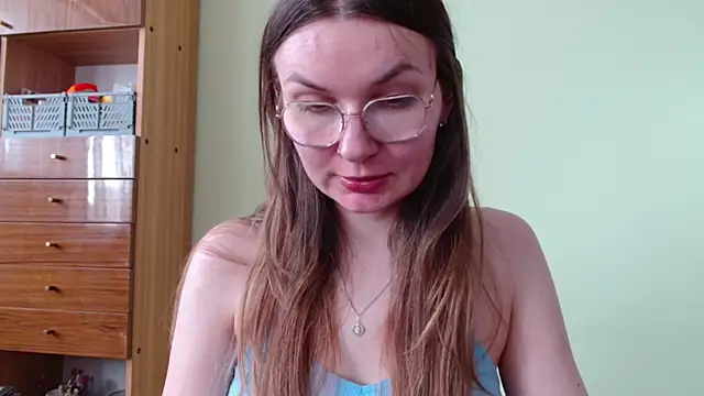 LooveELLYx online show from May 4, 2026, 1:51 pm