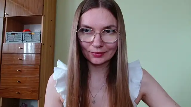 LooveELLYx online show from May 6, 2026, 1:38 pm