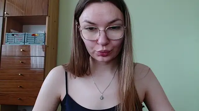 LooveELLYx online show from June 5, 2026, 6:52 am