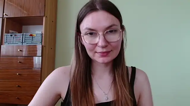 LooveELLYx online show from June 10, 2026, 1:32 pm