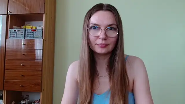 LooveELLYx online show from June 16, 2026, 6:27 am