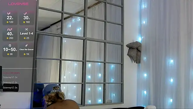 SarahRaynex online show from June 7, 2026, 10:35 pm