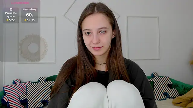 Snapshot of Little_cherryy__ chatting on October 2, 2025, 6:42 am Little cherryy   online show from October 2, 2025, 6:42 am