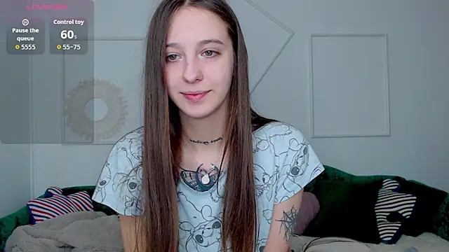 Snapshot of Little_cherryy__ chatting on October 4, 2025, 7:17 am Little cherryy   online show from October 4, 2025, 7:17 am