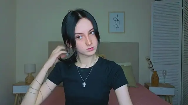 Snapshot of Little_moly999 chatting on October 19, 2025, 9:37 pm Little moly999 online show from October 19, 2025, 9:37 pm