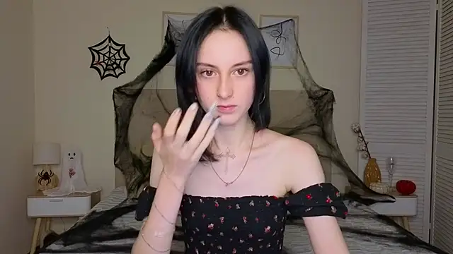 Snapshot of Little_moly999 chatting on October 23, 2025, 1:05 am Little moly999 online show from October 23, 2025, 1:05 am