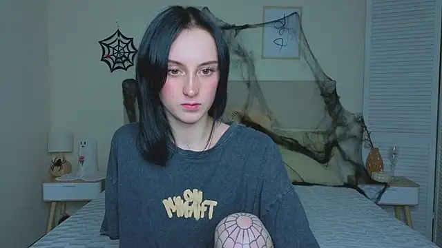 Snapshot of Little_moly999 chatting on October 28, 2025, 8:44 pm Little moly999 online show from October 28, 2025, 8:44 pm