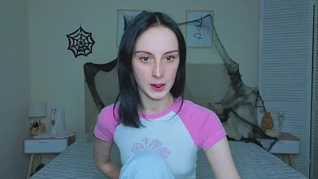 Snapshot of Little_moly999 chatting on October 29, 2025, 8:43 pm Little moly999 online show from October 29, 2025, 8:43 pm