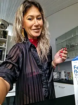 CelynaRoss online show from May 12, 2026, 1:19 pm