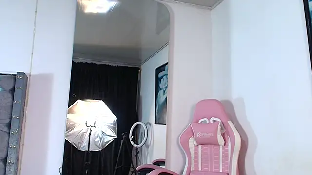 GraceWallace  online show from February 8, 2026, 5:11 am