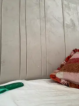 Desire-XOXOX online show from September 19, 2025, 2:18 pm