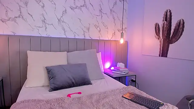 Snapshot of Karlla_Brown chatting on October 30, 2025, 1:45 pm Karlla Brown online show from October 30, 2025, 1:45 pm