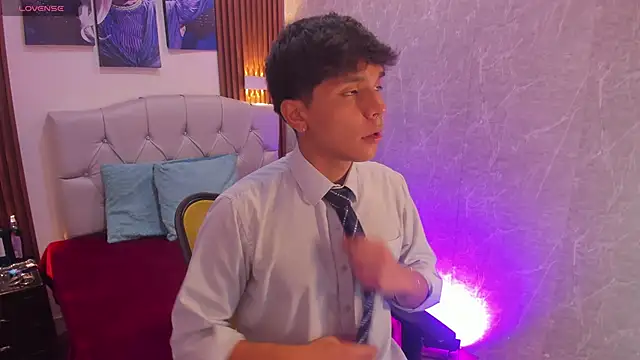 Snapshot of Thiago_Kozak chatting on October 23, 2025, 1:43 pm Thiago Kozak online show from October 23, 2025, 1:43 pm