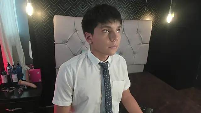 Snapshot of Thiago_Kozak chatting on February 25, 2026, 12:26 pm Thiago Kozak online show from February 25, 2026, 12:26 pm