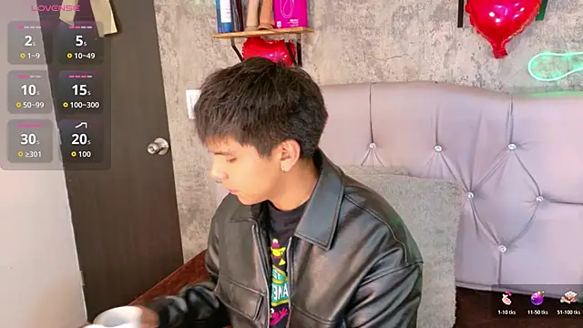 Snapshot of Thiago_Kozak chatting on March 4, 2026, 12:44 pm Thiago Kozak online show from March 4, 2026, 12:44 pm