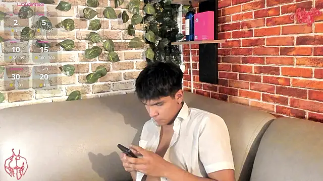 Snapshot of Thiago_Kozak chatting on March 20, 2026, 3:11 am Thiago Kozak online show from March 20, 2026, 3:11 am