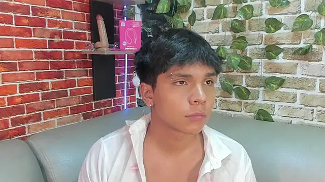 Snapshot of Thiago_Kozak chatting on March 24, 2026, 12:43 pm Thiago Kozak online show from March 24, 2026, 12:43 pm