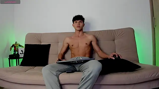 2Amateur Guys online show from November 20, 2025, 10:53 pm