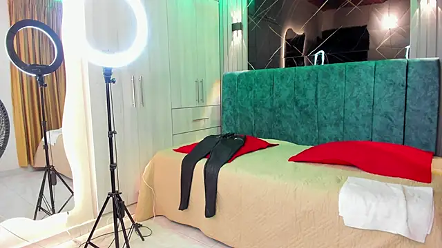 Snapshot of Cherry_Castillo chatting on October 23, 2025, 12:04 pm Cherry Castillo online show from October 23, 2025, 12:04 pm