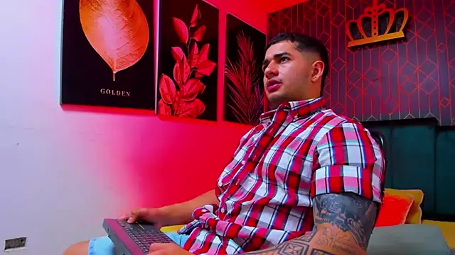 Snapshot of king_falconer chatting on September 10, 2025, 12:54 am king falconer online show from September 10, 2025, 12:54 am