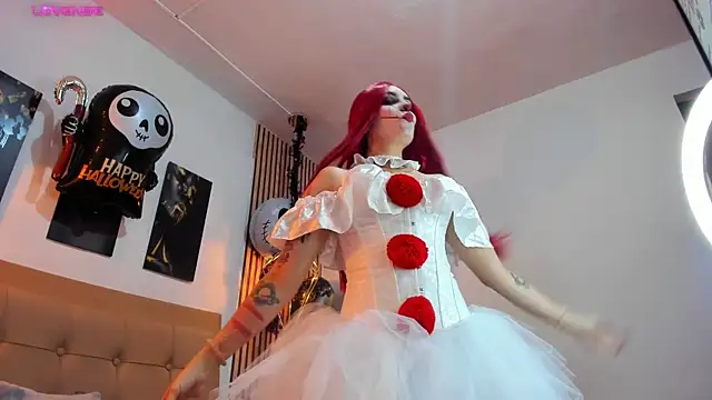 Snapshot of alesziarose chatting on October 31, 2025, 8:43 pm alesziarose online show from October 31, 2025, 8:43 pm